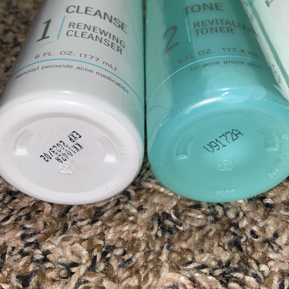Proactiv | Original System Steps 1-3 + Moisturizer *FULL SIZE ITEMS - Picture 2 of 3